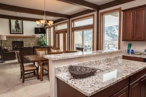 Townhome, 4 Bedrooms | Private kitchen | Full-size fridge, microwave, oven, stovetop