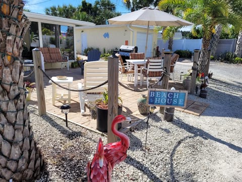 Outdoor patio with table, 6 chairs and lounge.  Nice lighting for nighttime.