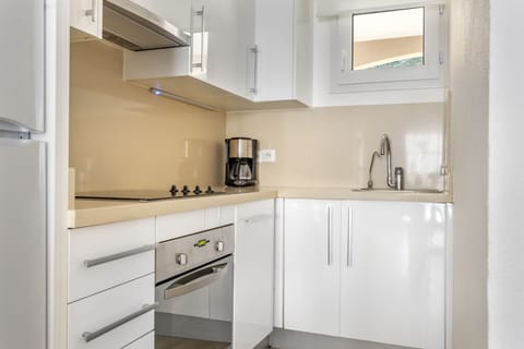 Apartment, 1 Bedroom | Private kitchen | Fridge, microwave, stovetop, coffee/tea maker