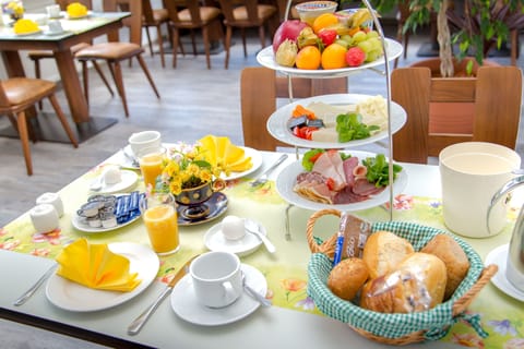 Daily buffet breakfast for a fee