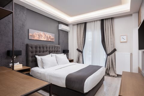 Elite Apartment, 1 Queen Bed with Sofa bed, Balcony | 1 bedroom, Frette Italian sheets, premium bedding, pillowtop beds