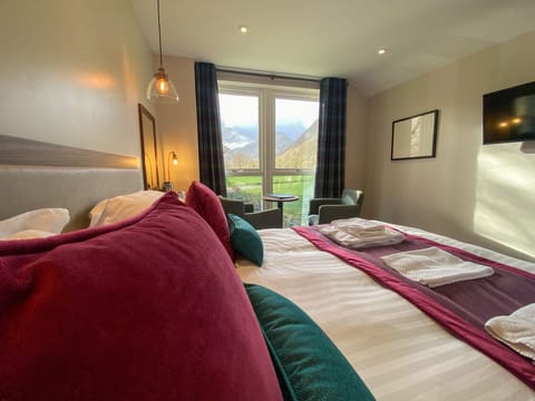 Superior Double Room | Hypo-allergenic bedding, desk, laptop workspace, blackout drapes