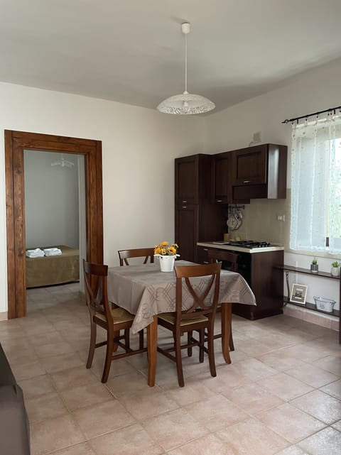 Appartamento Comfort , 1 camera da letto , un soggiorno con angolo cottura , vista montagne | Living area | 32-inch flat-screen TV with digital channels, TV