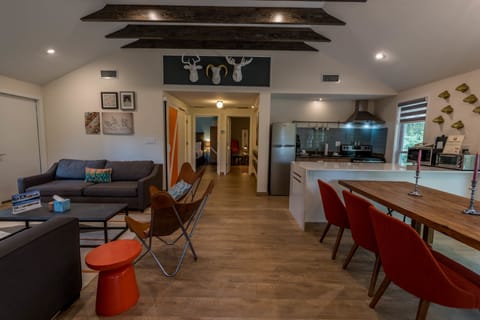 Cottage (Basha) | Living area | Flat-screen TV