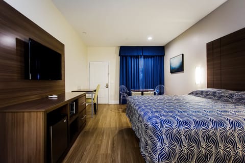 Premium bedding, desk, soundproofing, iron/ironing board