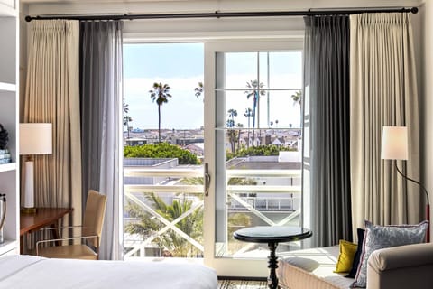 Room, 1 King Bed, Ocean View | Premium bedding, down comforters, pillowtop beds, in-room safe