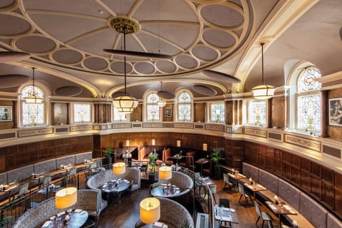 Breakfast, lunch, dinner served; local and international cuisine 