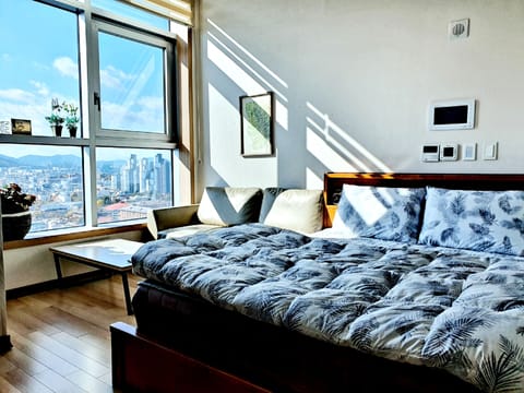 Duplex | 2 bedrooms, premium bedding, memory foam beds, soundproofing