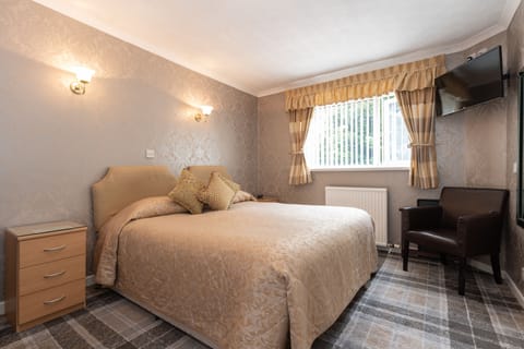 Double Room, Ensuite (Super Kingsize) | Egyptian cotton sheets, premium bedding, Tempur-Pedic beds, desk