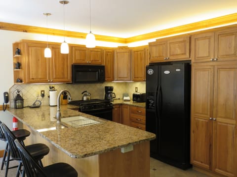 Full Kitchen with Breakfast Bar
