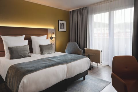 Comfort Room | In-room safe, desk, soundproofing, iron/ironing board