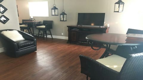 can we have 5 swivel chairs, fireplace, and a reclining sofa.....YES