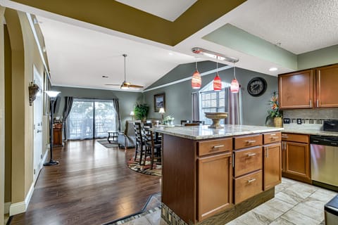 Condo, 2 Bedrooms | Interior