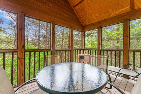 Cabin, 2 Bedrooms | Dining