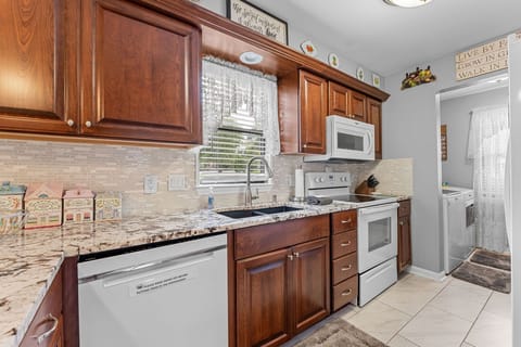 Condo, 2 Bedrooms | Private kitchen | Fridge, microwave, oven, coffee/tea maker