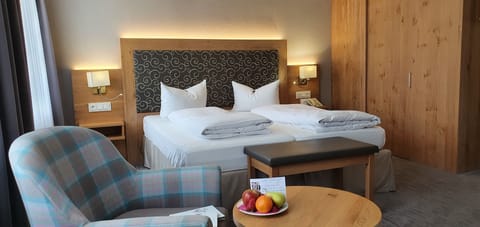 Superior Double Room, Balcony | Hypo-allergenic bedding, minibar, in-room safe, desk