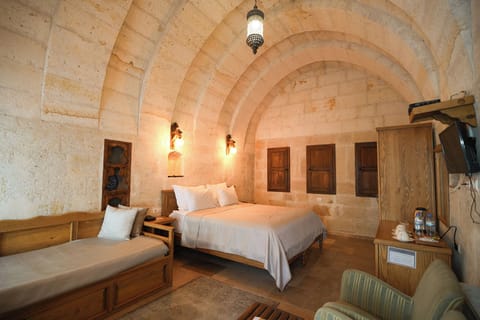 Deluxe Room | Premium bedding, in-room safe, desk, soundproofing