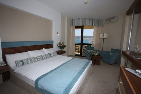 Standard Room | In-room safe, desk, laptop workspace, soundproofing