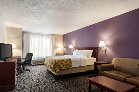 Studio Suite, Non Smoking | Premium bedding, down comforters, pillowtop beds, desk