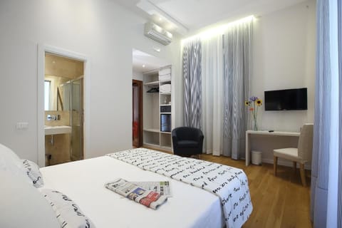Classic Double or Twin Room | In-room safe, individually furnished, desk, iron/ironing board