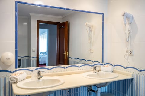 Bathtub, hair dryer, towels