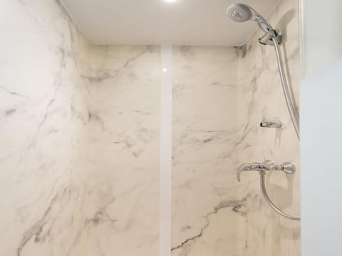 Soundproofing, free WiFi, bed sheets