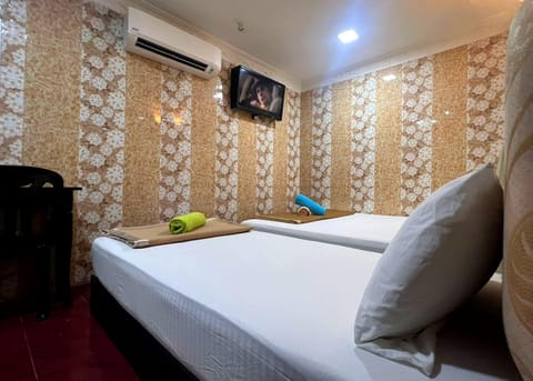 Triple Room | Iron/ironing board (on request), WiFi (free)