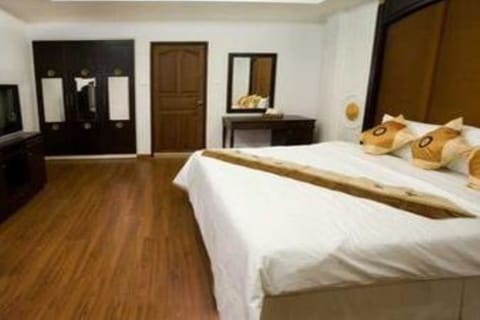 Suite | Desk, blackout drapes, free WiFi
