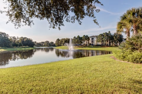 Your Beautiful Lakeside Penthouse Awaits You!