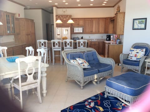 Kitchen and sitting area