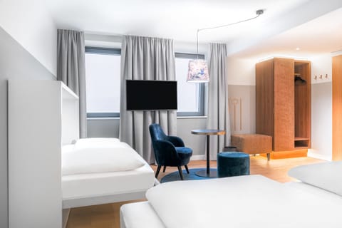 Triple Room (no view) | Premium bedding, in-room safe, soundproofing, cribs/infant beds