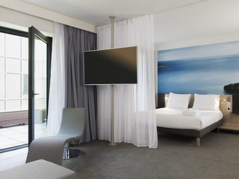 Superior Suite, 1 Queen Bed with Sofa bed | Minibar, in-room safe, blackout drapes, soundproofing