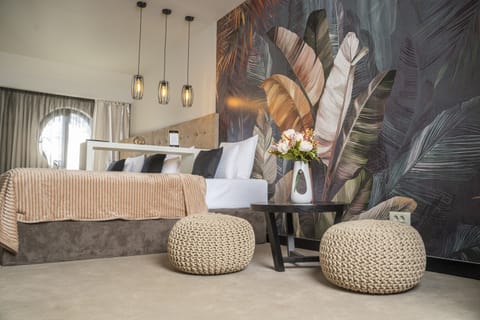 Junior Studio Suite | Minibar, in-room safe, soundproofing, free WiFi