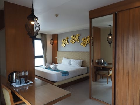 Premier Double Room | Premium bedding, down comforters, in-room safe, individually decorated