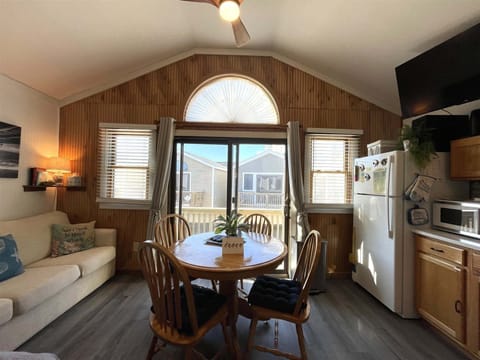 Studio | Living area | TV, DVD player