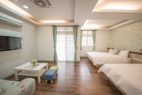 Design Twin Room, 2 Double Beds | 1 bedroom, down comforters, minibar, individually decorated