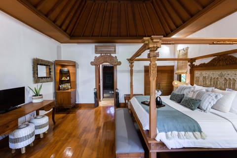 Minibar, in-room safe, desk, soundproofing