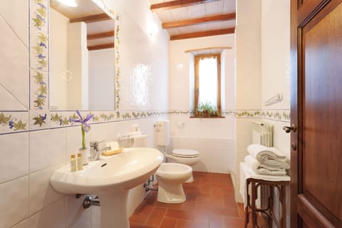 Superior Apartment, Garden Area | Bathroom | Shower, free toiletries, hair dryer, bidet