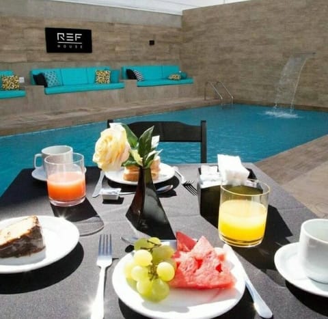 Free daily full breakfast