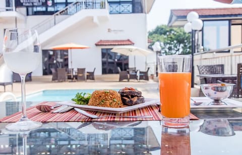 Daily buffet breakfast for a fee