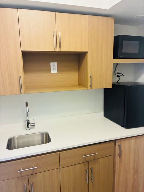 Standard Single Room, 1 Queen Bed, Non Smoking | Premium bedding, pillowtop beds, individually decorated