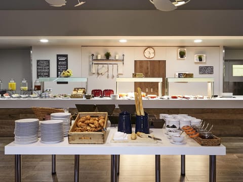 Daily buffet breakfast for a fee
