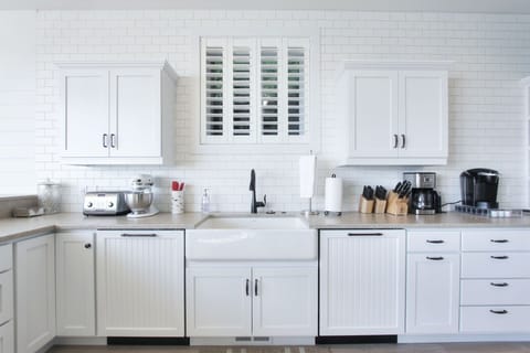 Begin the day with a sunny pancake breakfast in the state-of-the-art kitchen