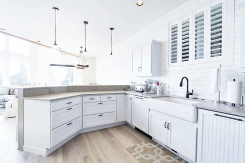 The spacious chef's kitchen has room for multiple people to cook at once