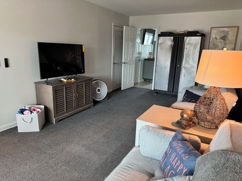 1st floor living room with Smart TV. 