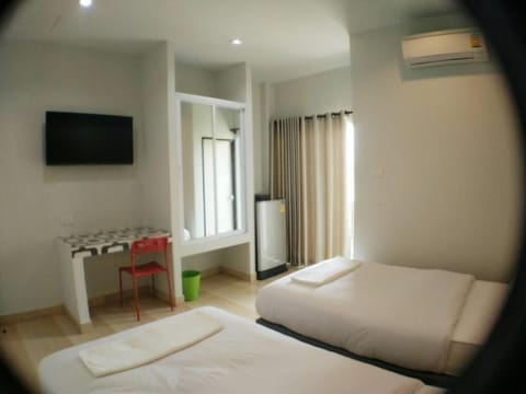 Desk, blackout drapes, free WiFi, bed sheets