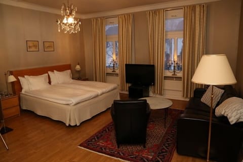 Executive Double Room | Individually decorated, individually furnished, desk, laptop workspace