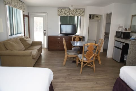 In-room safe, free WiFi, bed sheets