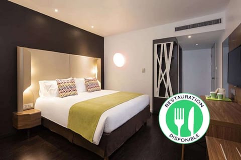 Standard Room, 1 Double Bed | Premium bedding, individually furnished, desk, laptop workspace