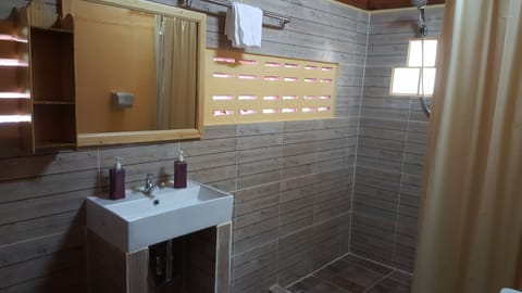 Family Villa, 2 Bedrooms, Sea View | Bathroom | Shower, free toiletries, towels